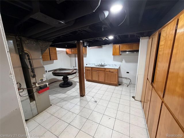 20700 Whitlock Drive, Dearborn Heights, MI 48127