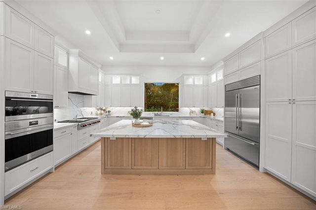 623 Park Shore DR, Naples, FL 34103