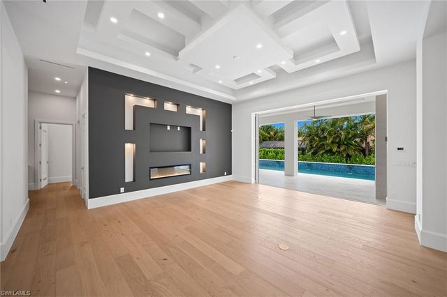 623 Park Shore DR, Naples, FL 34103