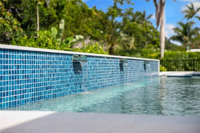 623 Park Shore DR, Naples, FL 34103
