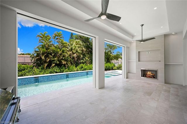623 Park Shore DR, Naples, FL 34103