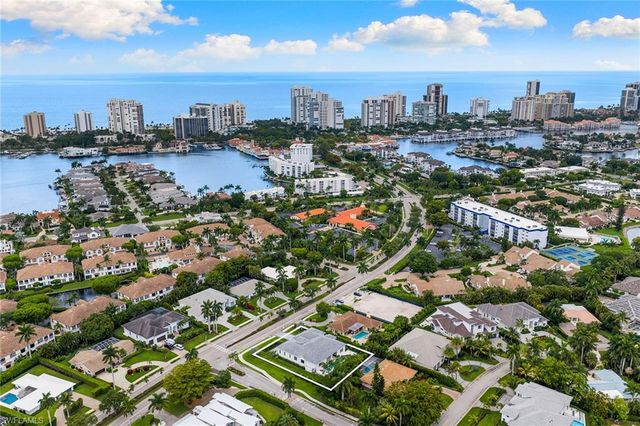 623 Park Shore DR, Naples, FL 34103