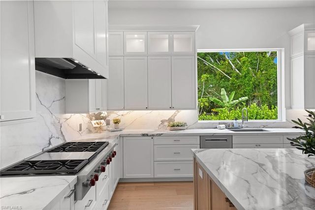 623 Park Shore DR, Naples, FL 34103