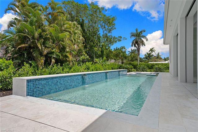 623 Park Shore DR, Naples, FL 34103
