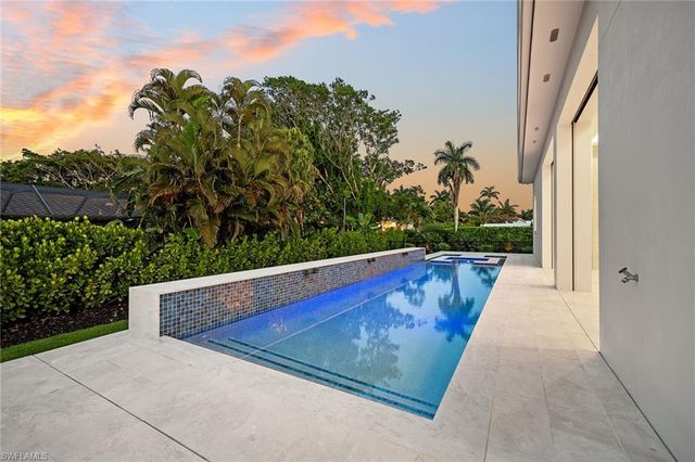 623 Park Shore DR, Naples, FL 34103