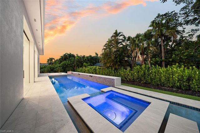 623 Park Shore DR, Naples, FL 34103
