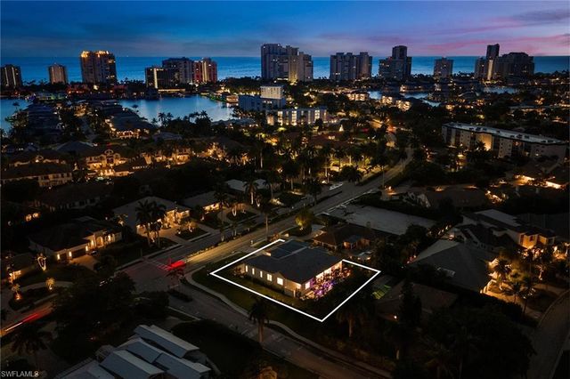623 Park Shore DR, Naples, FL 34103