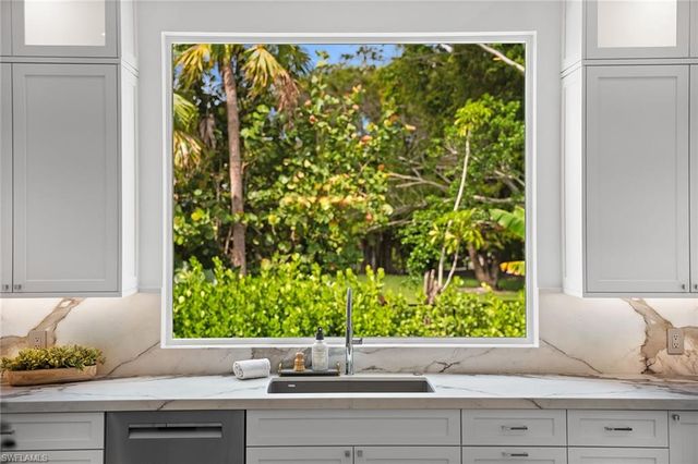 623 Park Shore DR, Naples, FL 34103