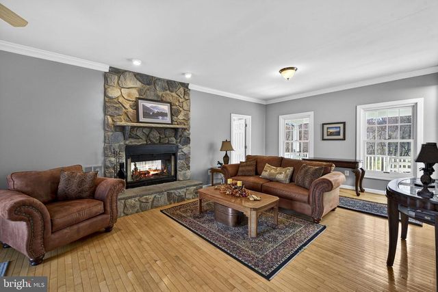 9491 WALSINGHAM LN, Marshall, VA 20115