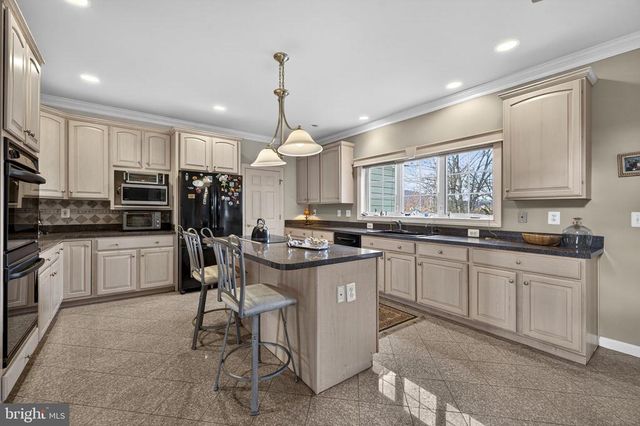 9491 WALSINGHAM LN, Marshall, VA 20115