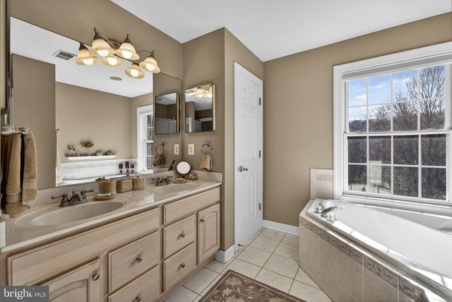 9491 WALSINGHAM LN, Marshall, VA 20115