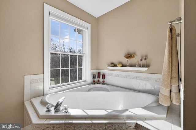 9491 WALSINGHAM LN, Marshall, VA 20115