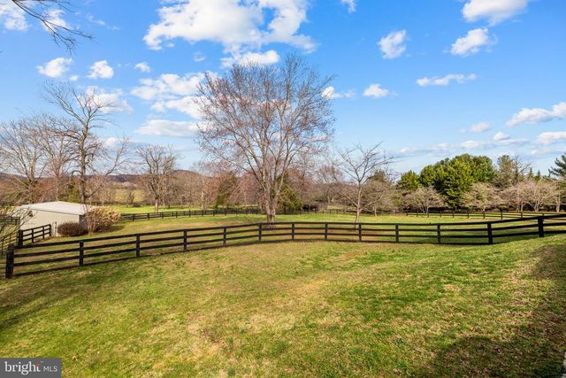 9491 WALSINGHAM LN, Marshall, VA 20115