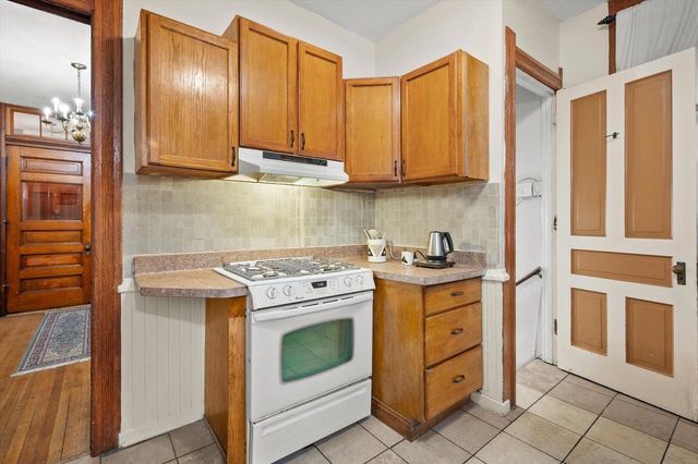 546 N 32nd STREET, Milwaukee, WI 53208