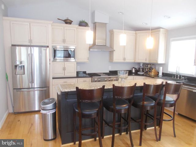 2115 LAKE DR, Pasadena, MD 21122