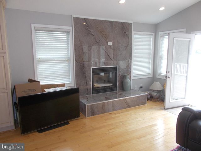 2115 LAKE DR, Pasadena, MD 21122