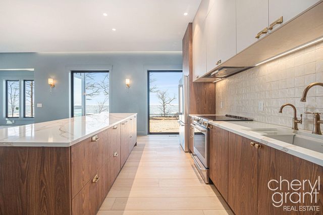 2578 Lakeshore Drive, Saugatuck Twp, MI 49408