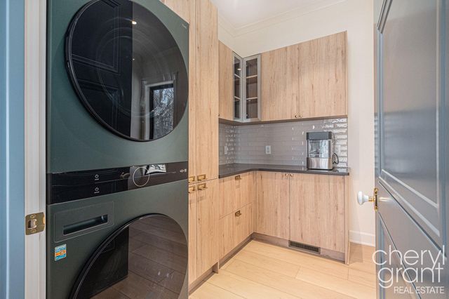 2578 Lakeshore Drive, Saugatuck Twp, MI 49408