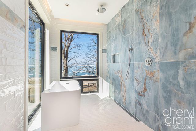 2578 Lakeshore Drive, Saugatuck Twp, MI 49408