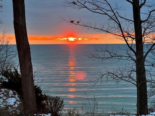 2578 Lakeshore Drive, Saugatuck Twp, MI 49408