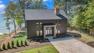 2578 Lakeshore Drive, Saugatuck Twp, MI 49408