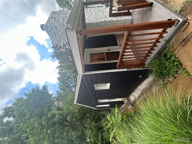 9386 Golden Gate Road, Rock Hill, MO 63144