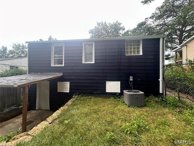 9386 Golden Gate Road, Rock Hill, MO 63144