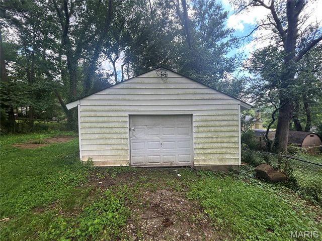 9386 Golden Gate Road, Rock Hill, MO 63144