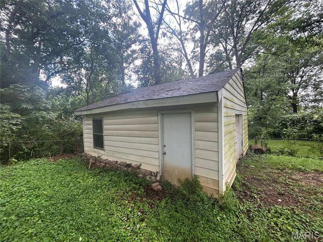 9386 Golden Gate Road, Rock Hill, MO 63144