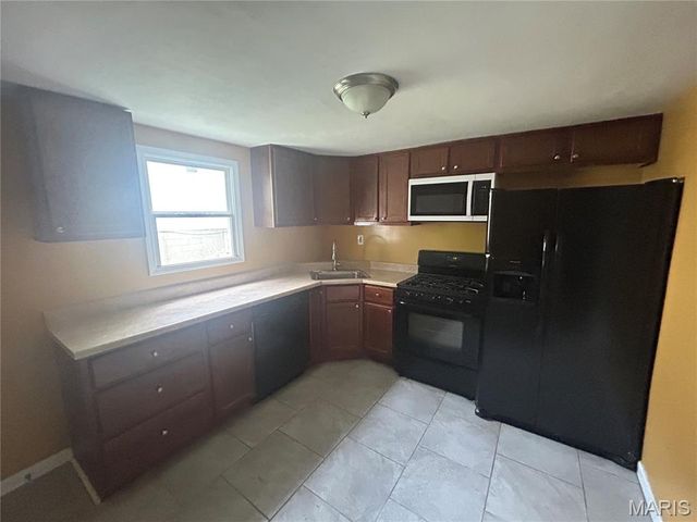 9386 Golden Gate Road, Rock Hill, MO 63144