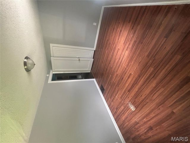 9386 Golden Gate Road, Rock Hill, MO 63144