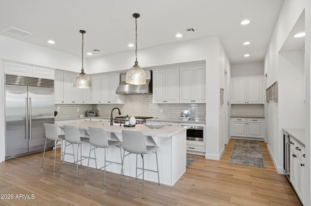 40 W Frier Drive, Phoenix, AZ 85021