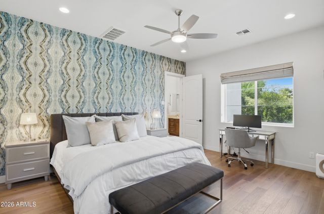 40 W Frier Drive, Phoenix, AZ 85021