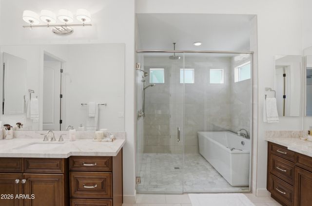 40 W Frier Drive, Phoenix, AZ 85021