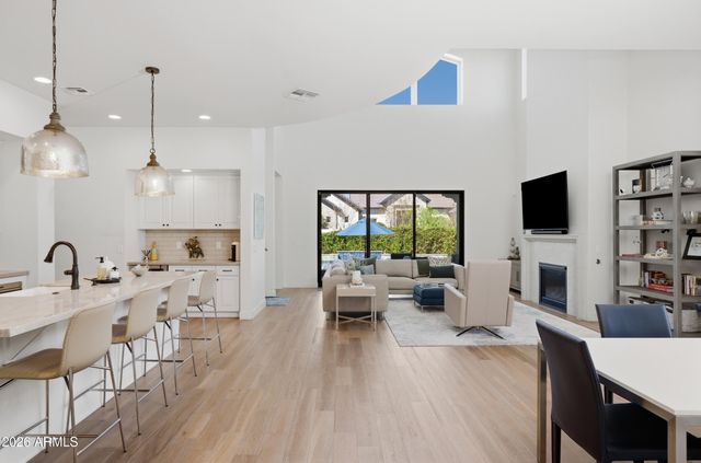 40 W Frier Drive, Phoenix, AZ 85021