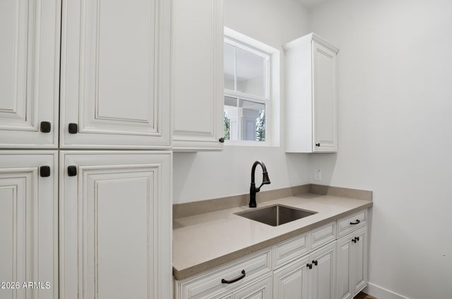 40 W Frier Drive, Phoenix, AZ 85021