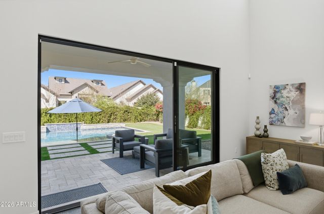 40 W Frier Drive, Phoenix, AZ 85021