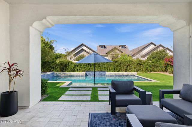 40 W Frier Drive, Phoenix, AZ 85021