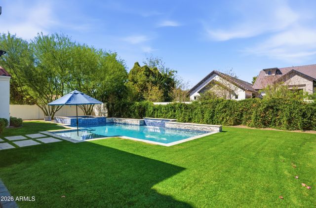 40 W Frier Drive, Phoenix, AZ 85021