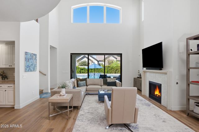 40 W Frier Drive, Phoenix, AZ 85021