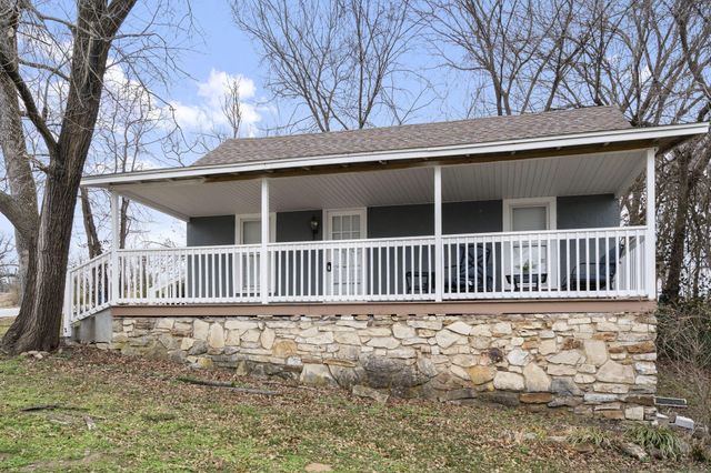 407 W College Street, Branson, MO 65616