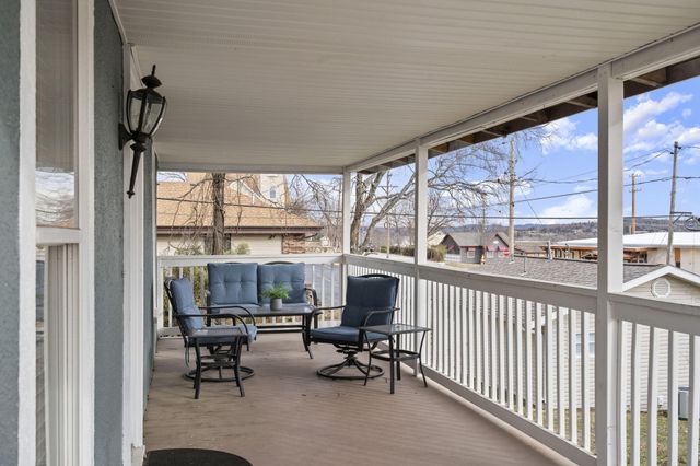 407 W College Street, Branson, MO 65616