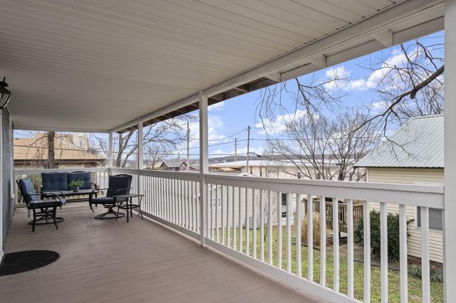 407 W College Street, Branson, MO 65616