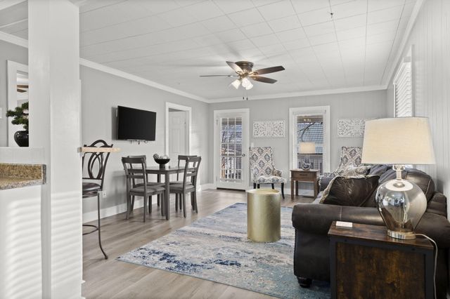 407 W College Street, Branson, MO 65616