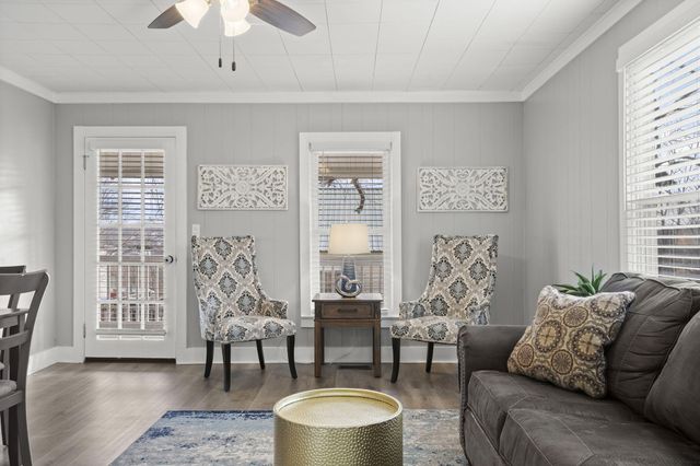 407 W College Street, Branson, MO 65616