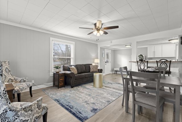 407 W College Street, Branson, MO 65616