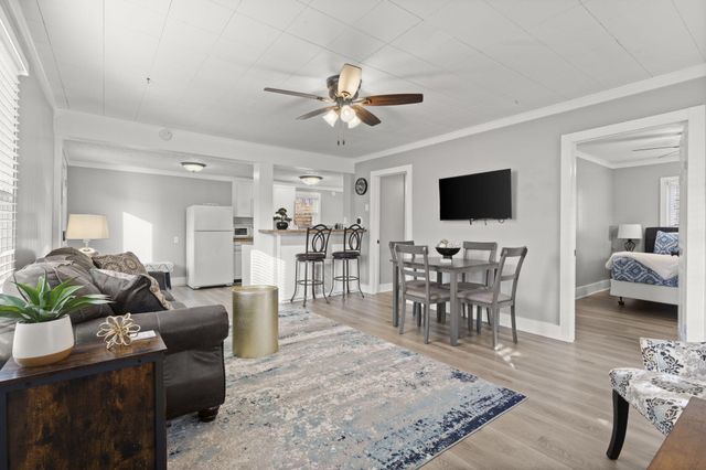 407 W College Street, Branson, MO 65616