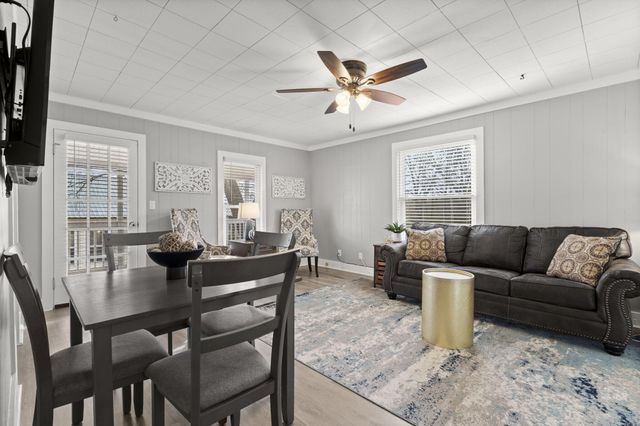 407 W College Street, Branson, MO 65616