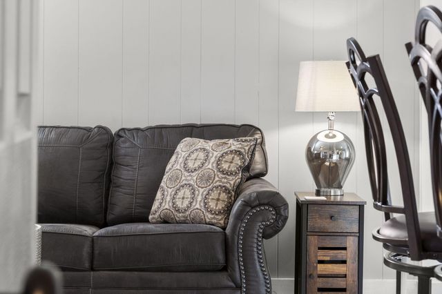 407 W College Street, Branson, MO 65616