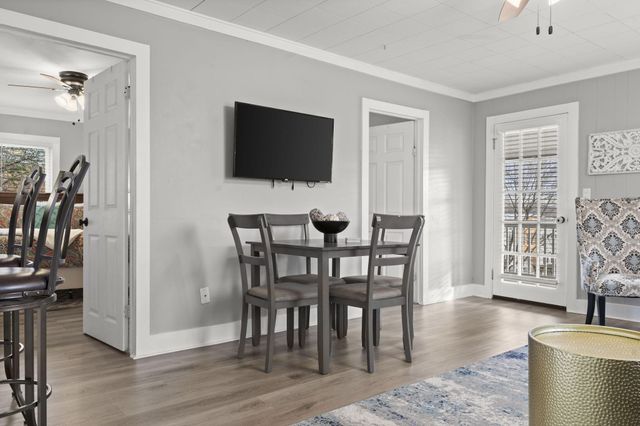 407 W College Street, Branson, MO 65616